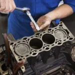 Мастер проводит ремонт двигателя в Алматы на СТО Auto-Pro